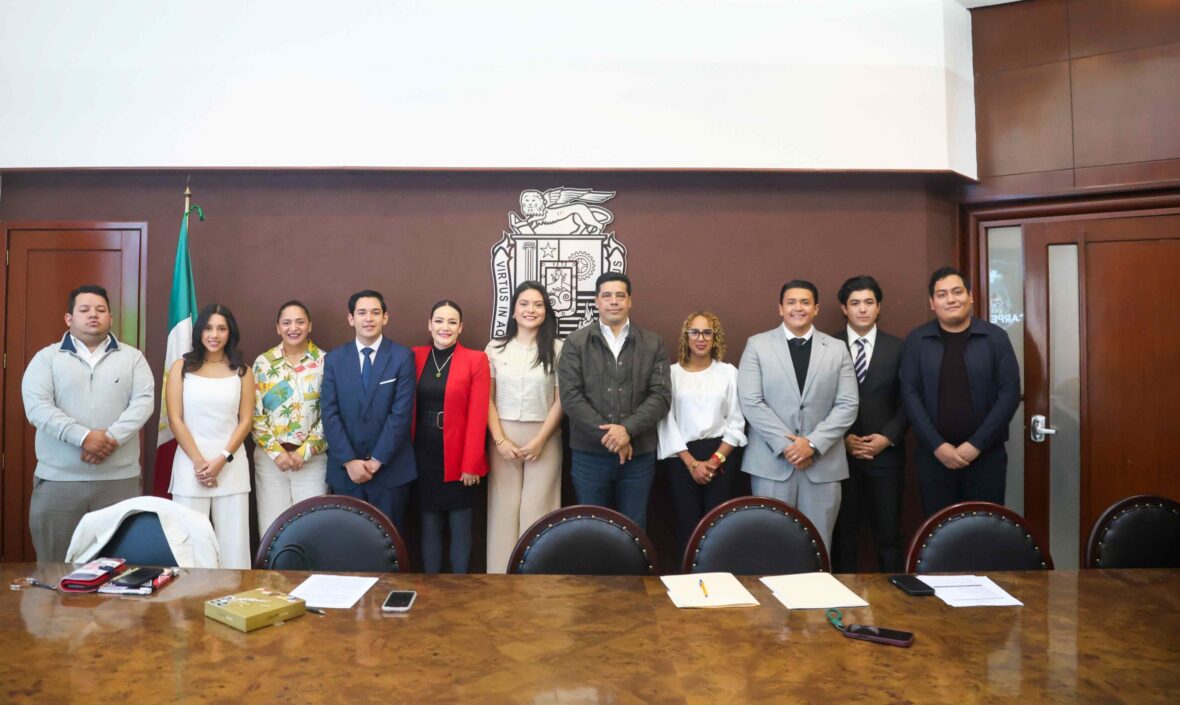 IMG 36351 scaled 1 scaled TOMA LEO MONTAÑEZ PROTESTA A INTEGRANTES DEL CONSEJO MUNICIPAL DE LA JUVENTUD DE AGUASCALIENTES