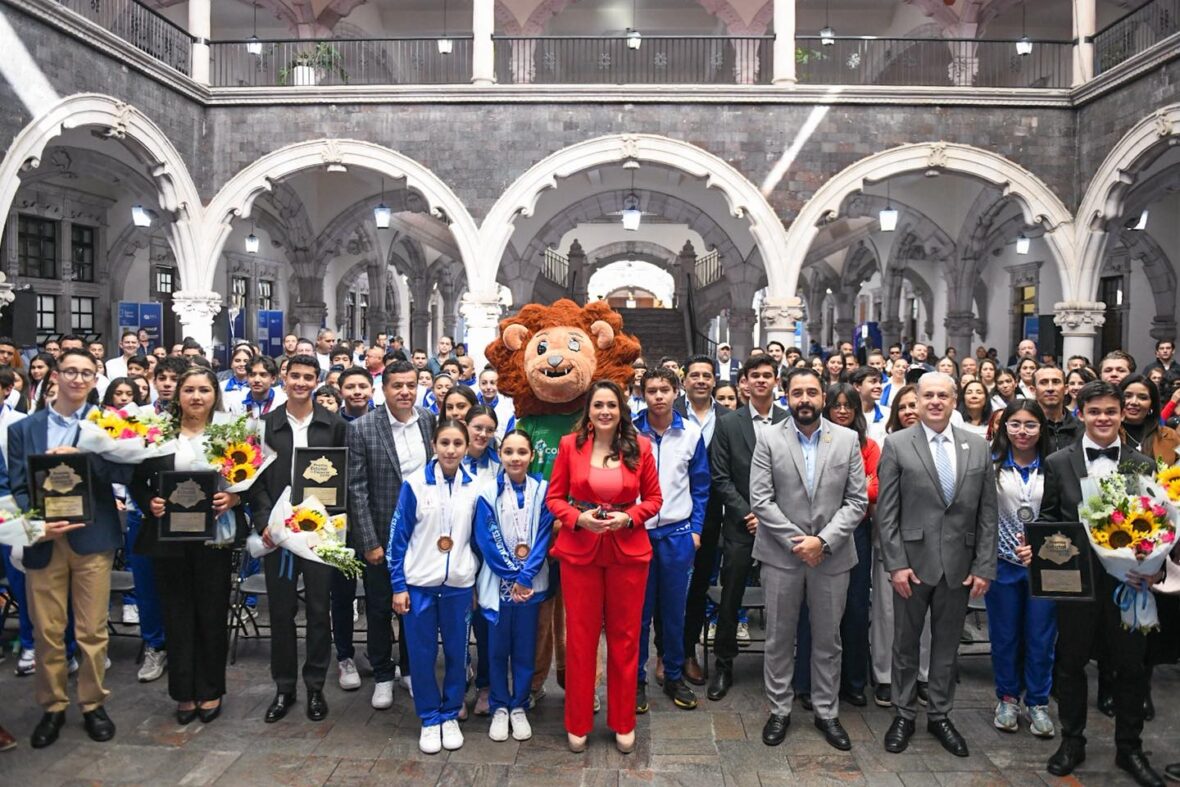 PREMIO DEPORTE 1 scaled TERE JIMÉNEZ RECONOCE A DEPORTISTAS Y ENTRENADORES QUE HAN HECHO HISTORIA, CON EL PREMIO ESTATAL DEL DEPORTE 2025