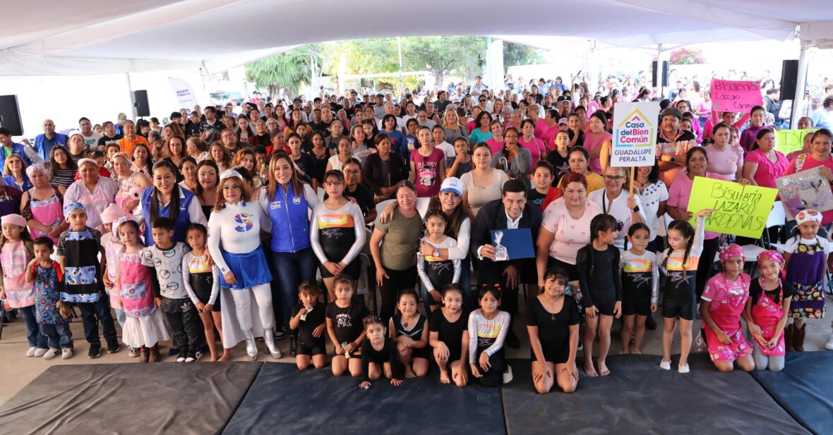 WhatsApp Image 2025 10 27 at 18.14.09 scaled ALUMNOS Y EGRESADOS DE LAS CASAS DEL BIEN COMÚN RECIBEN KITS QUE LES PERMITIRÁN GENERAR INGRESOS