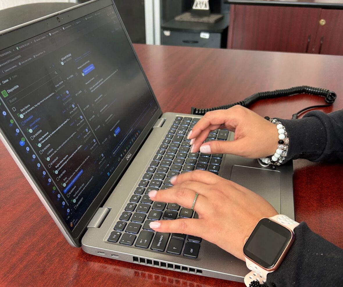 WhatsApp Image 2025 11 07 at 17.37.47 1 scaled ATENCIÓN CIUDADANA 24/7 EN EL CENTRO DE CONTACTO DIGITAL 070