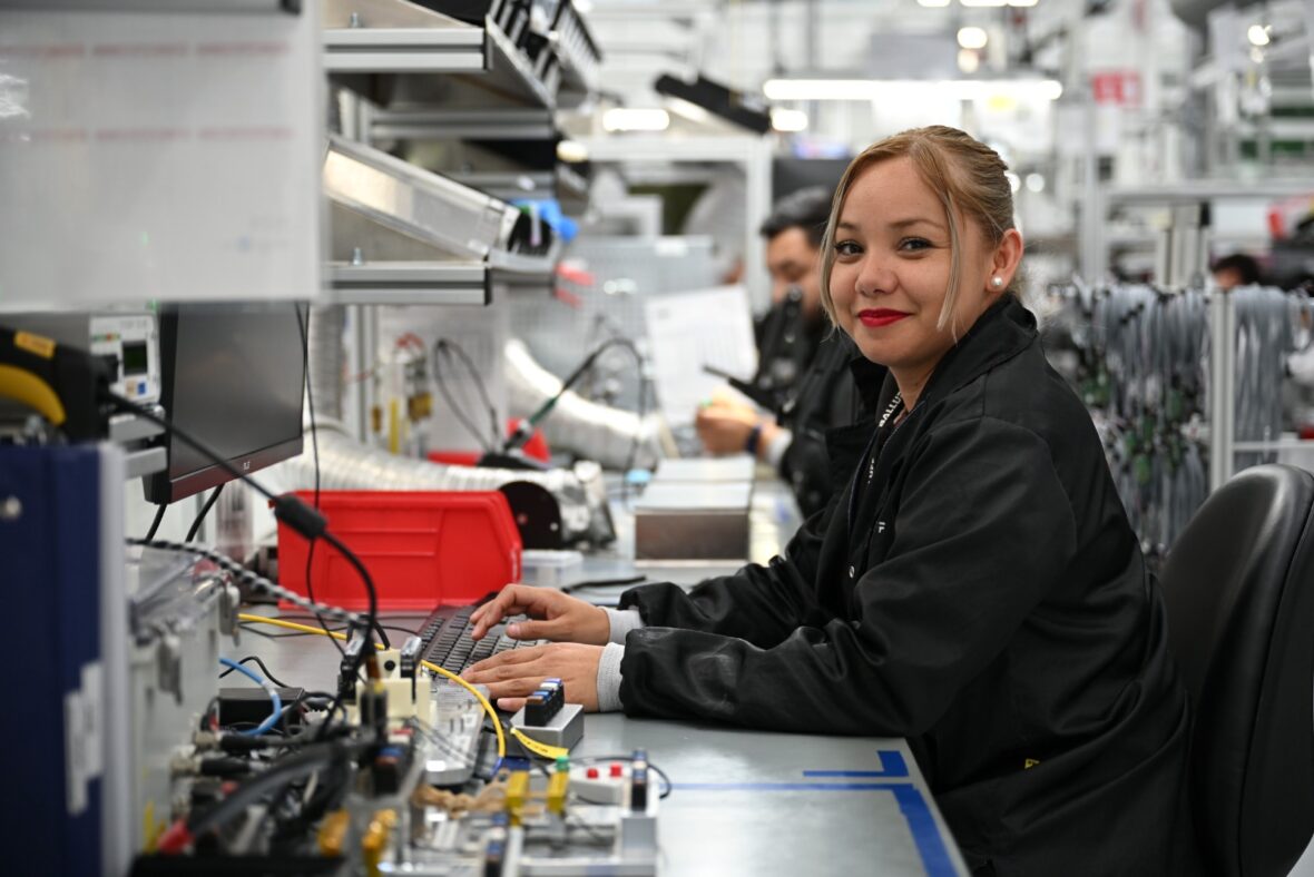 WhatsApp Image 2025 11 12 at 13.49.58 scaled AGUASCALIENTES ACUMULA SEIS MESES DE CRECIMIENTO INDUSTRIAL CONTINUO, LO QUE REPRESENTA MÁS EMPLEOS PARA LAS FAMILIAS