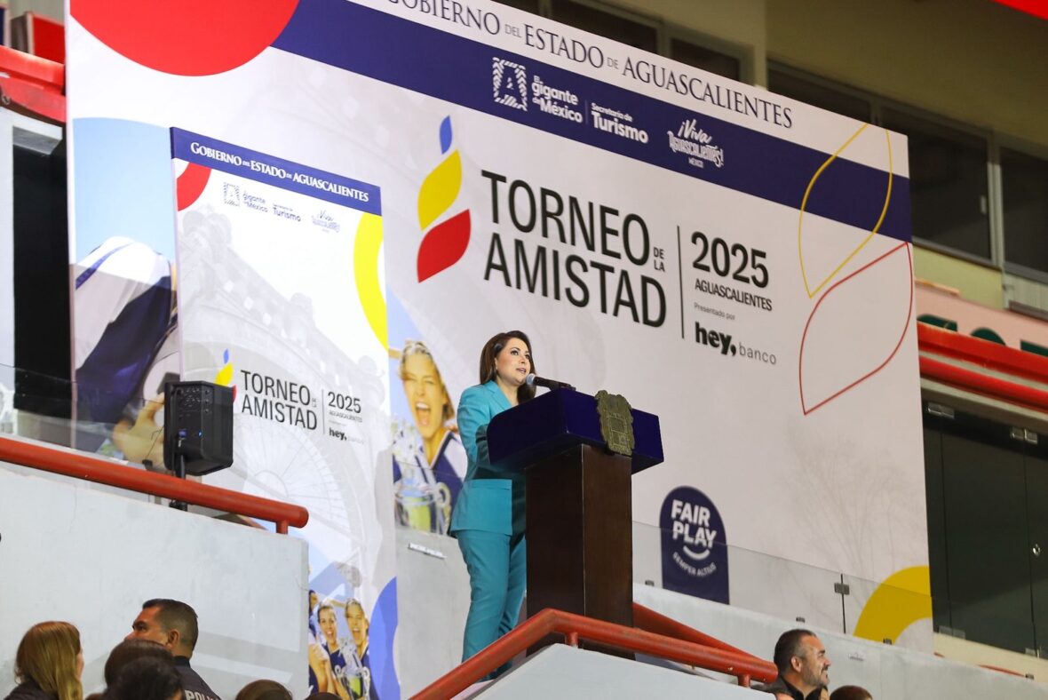 WhatsApp Image 2025 11 13 at 21.53.15 scaled ANTE MILES DE JÓVENES Y EN UN AMBIENTE LLENO DE ENERGÍA, TERE JIMÉNEZ INAUGURA EL TORNEO DE LA AMISTAD 2025