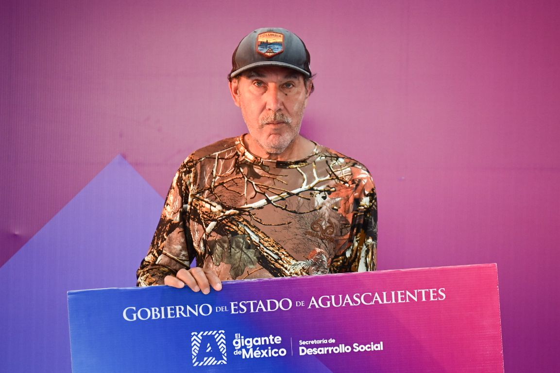 WhatsApp Image 2025 11 19 at 6.22.32 PM 4 TERE JIMÉNEZ LLEVA MÁS DE MIL APOYOS A FAMILIAS DE EL LLANO PARA QUE PUEDAN MEJORAR SU HOGAR