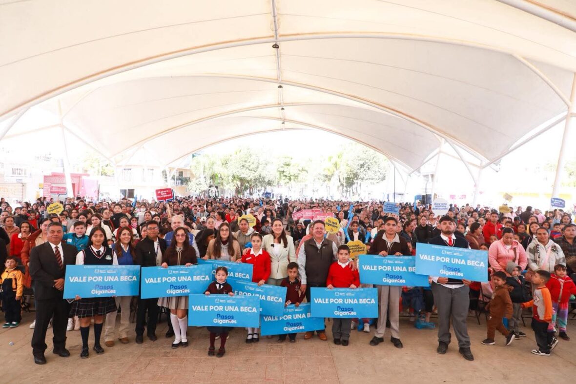 WhatsApp Image 2025 11 21 at 12.26.40 PM 1 scaled TERE JIMÉNEZ CONCLUYE ENTREGA DE MÁS DE 11 MIL BECAS EN TODO EL ESTADO