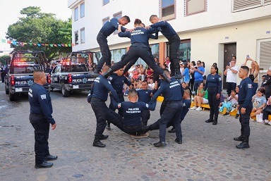 desfile 2 Puerto Vallarta celebra con desfile el 115 aniversario de la Revolución Mexicana