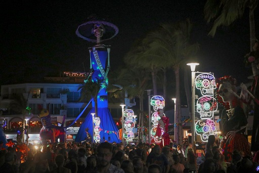 desfile dia de muertos 3 Rompe récord de asistencia desfile de Día de Muertos en Puerto Vallarta