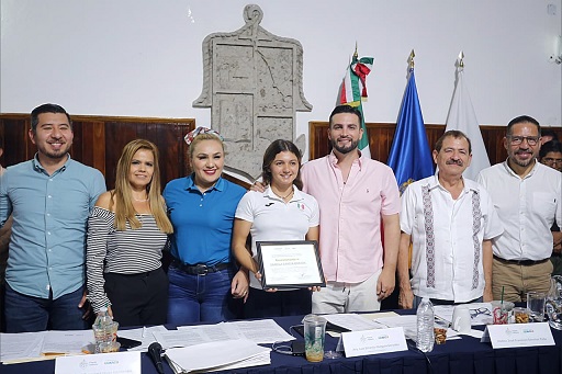 vallartenses destacaqdos 2 Luis Munguía entrega reconocimientos a vallartenses destacados