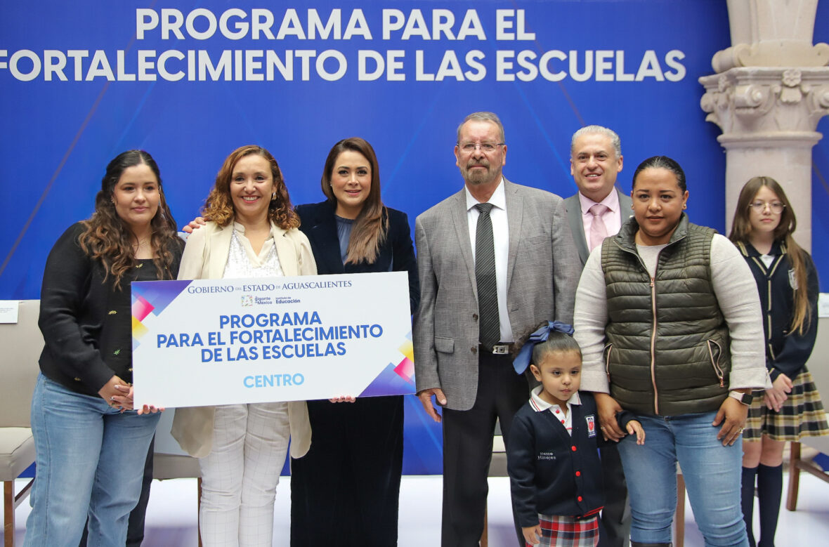 29 scaled TERE JIMÉNEZ FORTALECE LAS ESCUELAS DE AGUASCALIENTES CON MÁS RECURSOS PARA EQUIPAMIENTO Y TECNOLOGÍA