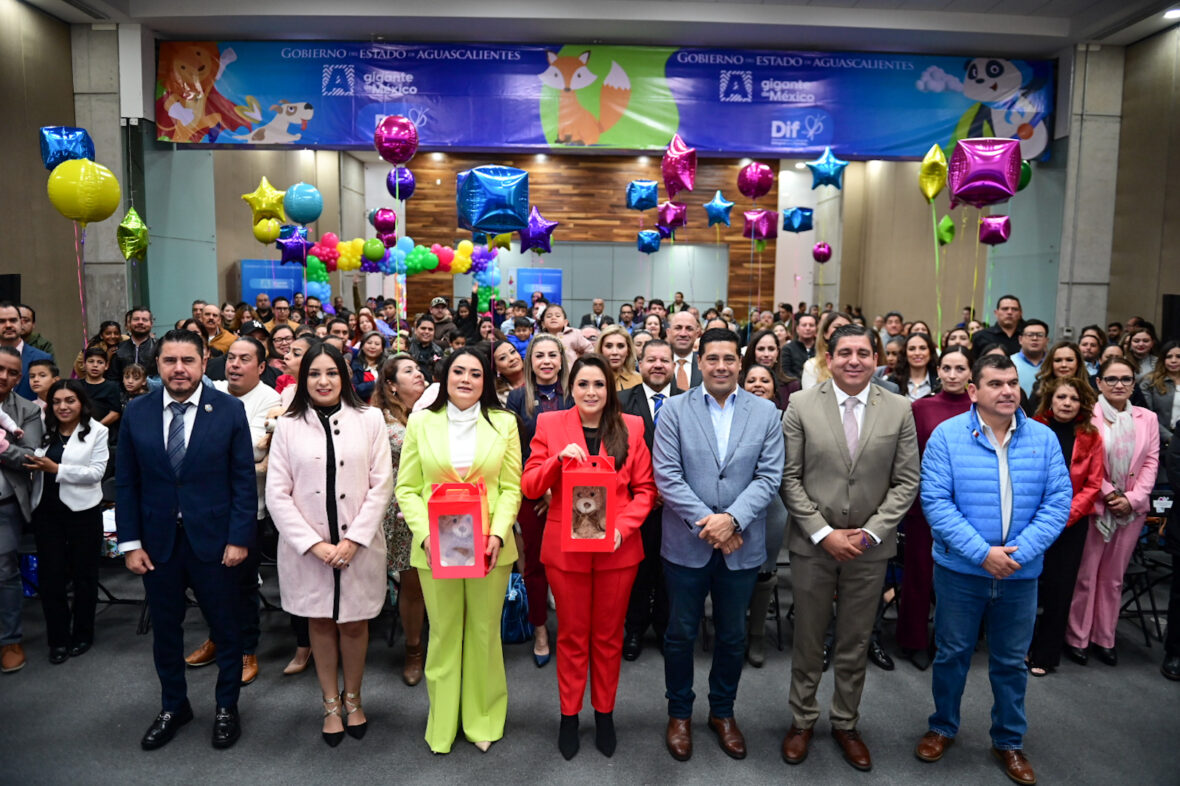 DSC 8135.JPG scaled 35 NIÑOS Y NIÑAS HACEN REALIDAD SU SUEÑO: FESTEJARÁN LA NAVIDAD EN FAMILIA; HOY FUERON ADOPTADOS