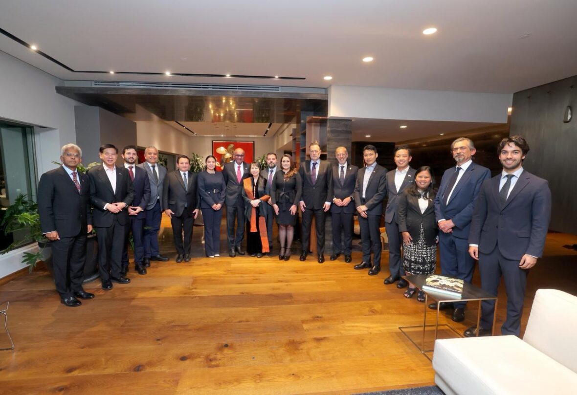 WhatsApp Image 2025 12 03 at 8.19.35 AM 1 scaled EXPLORA TERE JIMÉNEZ POSIBILIDADES DE COOPERACIÓN ECONÓMICA E INTERCAMBIO COMERCIAL CON SINGAPUR