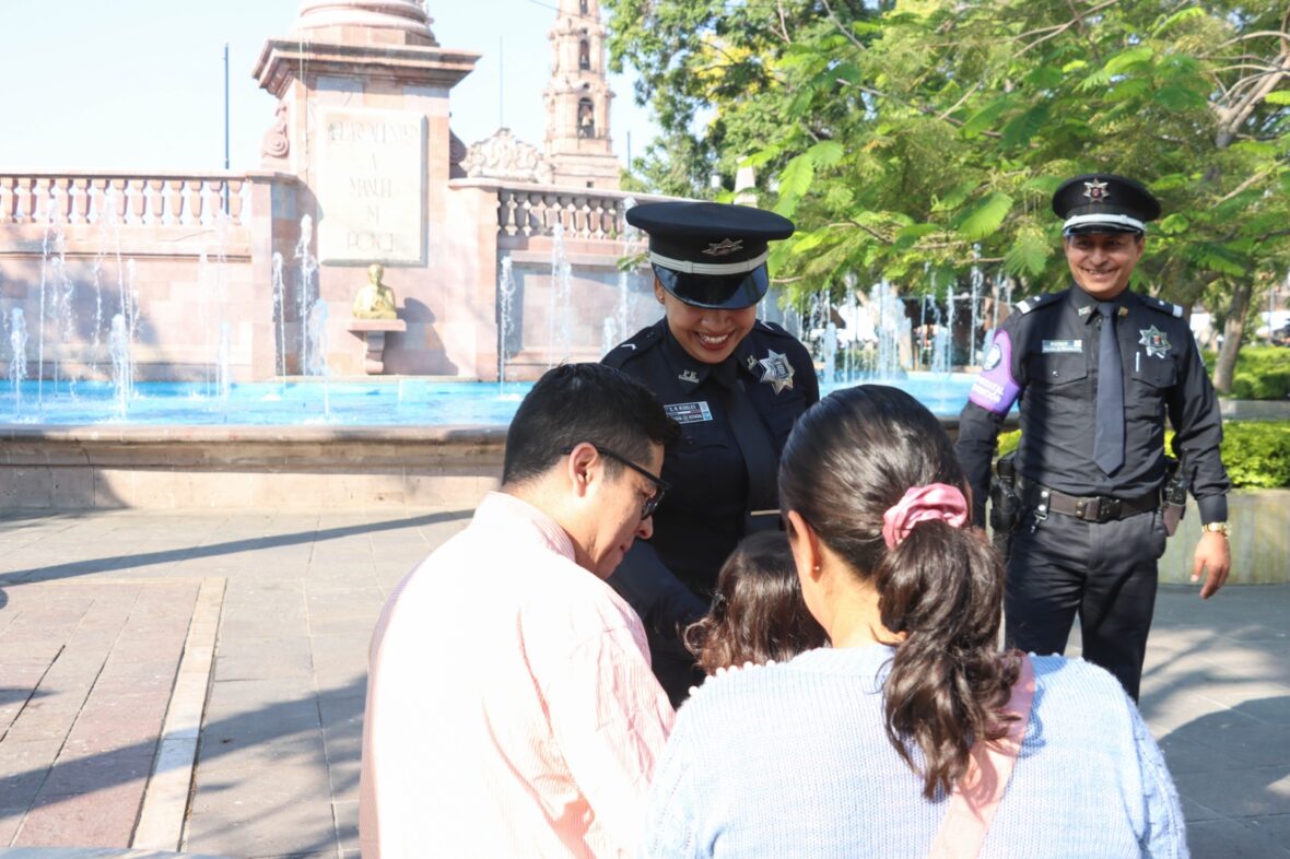 WhatsApp Image 2025 12 10 at 2.46.11 PM scaled LA SECRETARÍA DE SEGURIDAD Y COMERCIANTES DE LA ZONA CENTRO SUMAN ESFUERZOS ANTE AFLUENCIA POR TEMPORADA NAVIDEÑA