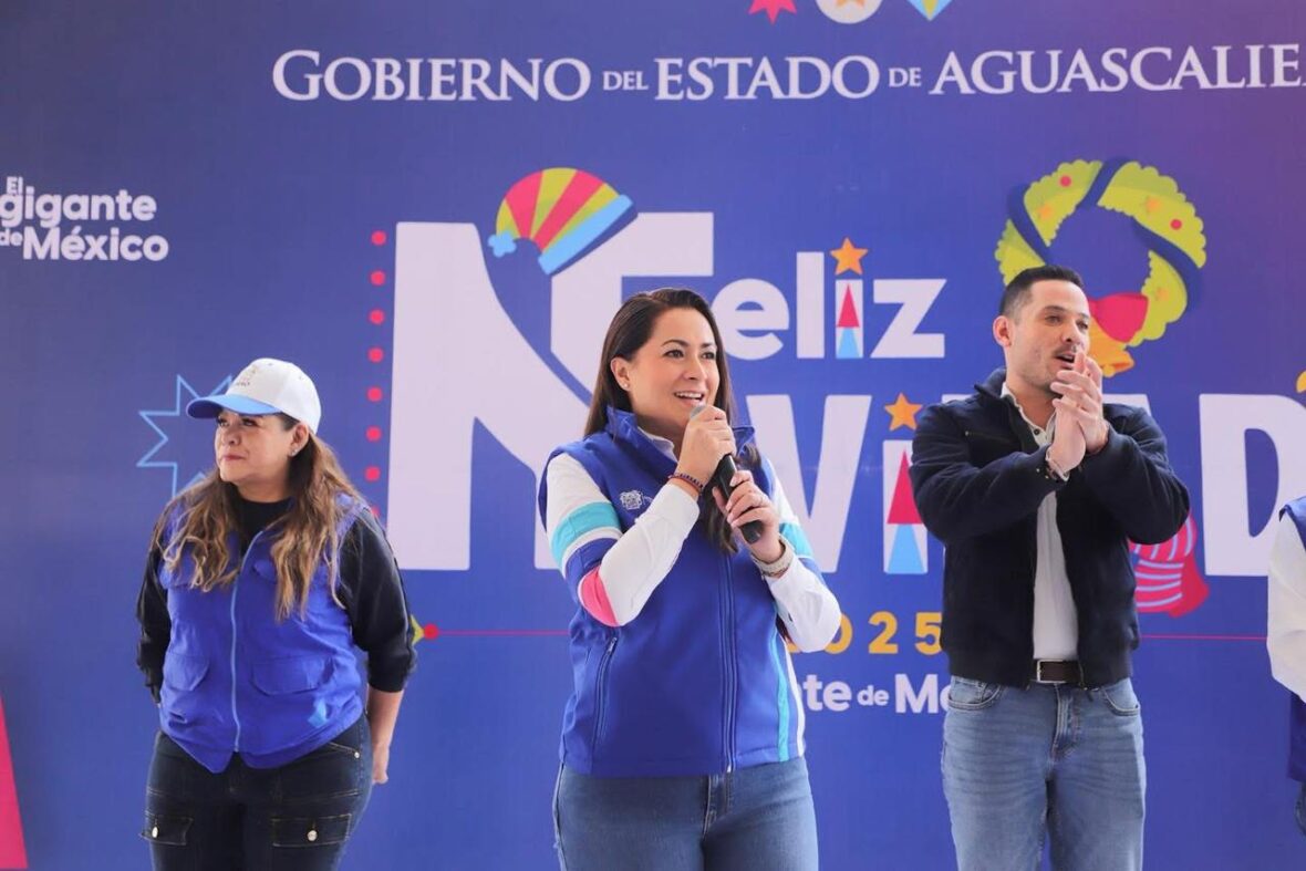 WhatsApp Image 2025 12 14 at 17.09.31 scaled TERE JIMÉNEZ COMPARTE ALEGRÍA Y REGALOS NAVIDEÑOS CON FAMILIAS DE CALVILLO Y AGUASCALIENTES