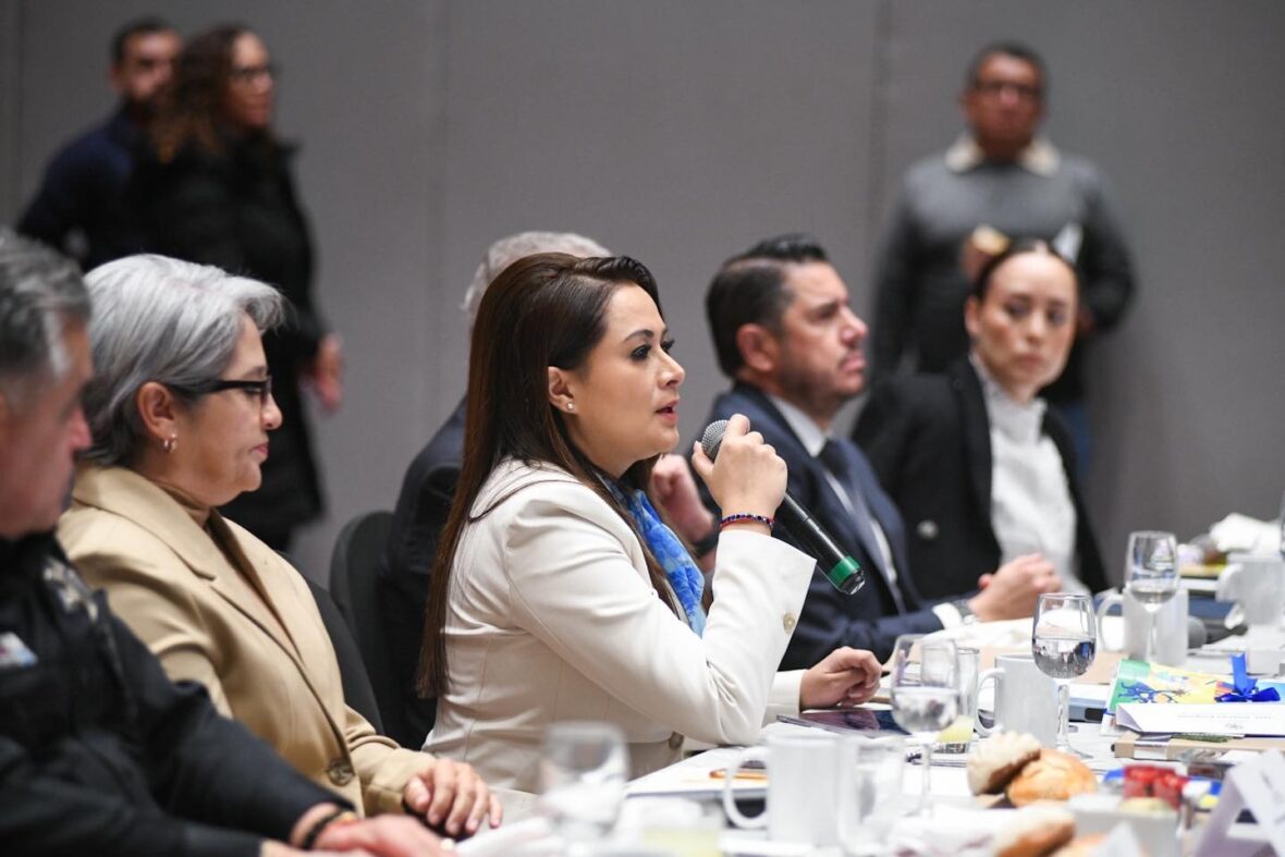 WhatsApp Image 2025 12 15 at 2.43.34 PM 3 scaled REFUERZAN BLINDAJE DE AGUASCALIENTES EN MESA DE SEGURIDAD CIUDADANA