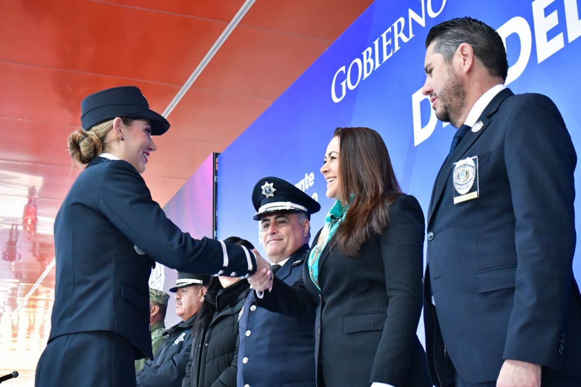 WhatsApp Image 2025 12 19 at 11.27.26 AM 1 scaled RECONOCE TERE JIMÉNEZ A POLICÍAS Y ANUNCIA AUMENTO SALARIAL, MÁS PATRULLAS Y EQUIPAMIENTO PARA 2026