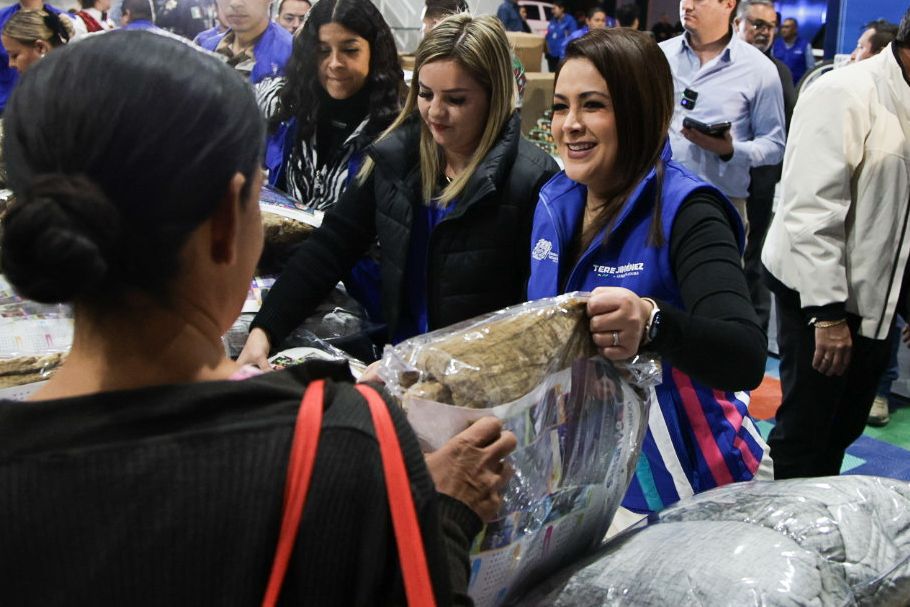 aade799c 8a08 4e09 bec5 81a376b2087d TERE JIMÉNEZ LLEVA CALIDEZ Y ALEGRÍA NAVIDEÑA A FAMILIAS DE SAN FRANCISCO DE LOS ROMO Y JESÚS MARÍA