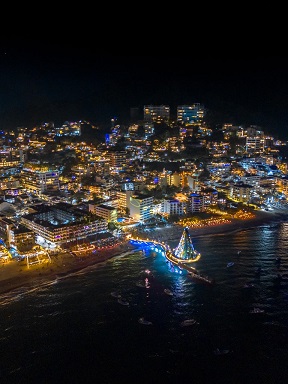 muelle los muertos 2 El Muelle de Los Muertos enciende la Navidad con su árbol navideño