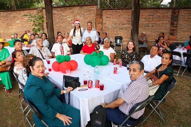 posada navidena 2 Celebra DIF la navidad a adultos mayores con mágica posada