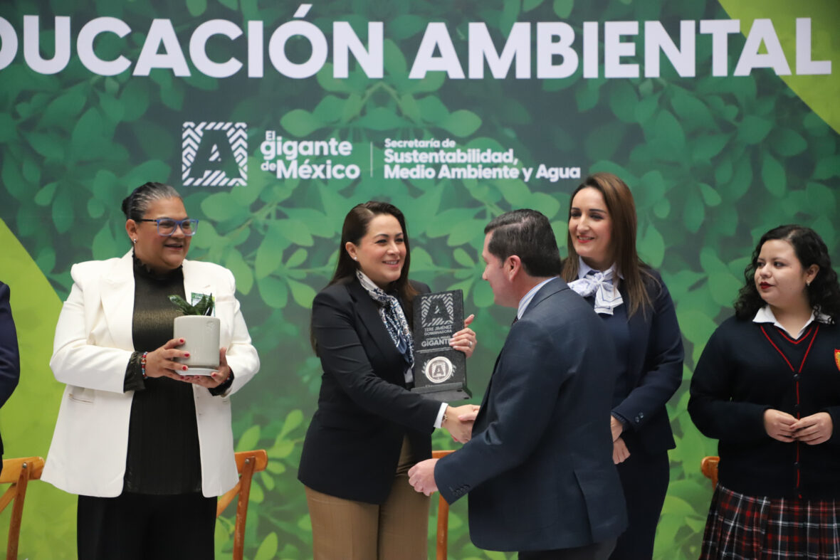 3 2 scaled TERE JIMÉNEZ ENTREGA PREMIO GIGANTES A INSTITUCIONES COMPROMETIDAS CON EL MEDIO AMBIENTE