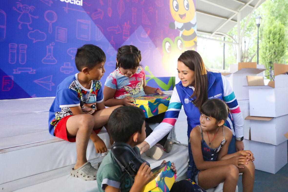 APOYOS ESCOLARES 5 scaled PROGRAMAS SOCIALES IMPULSAN MEJORES OPORTUNIDADES PARA LAS FAMILIAS DE AGUASCALIENTES