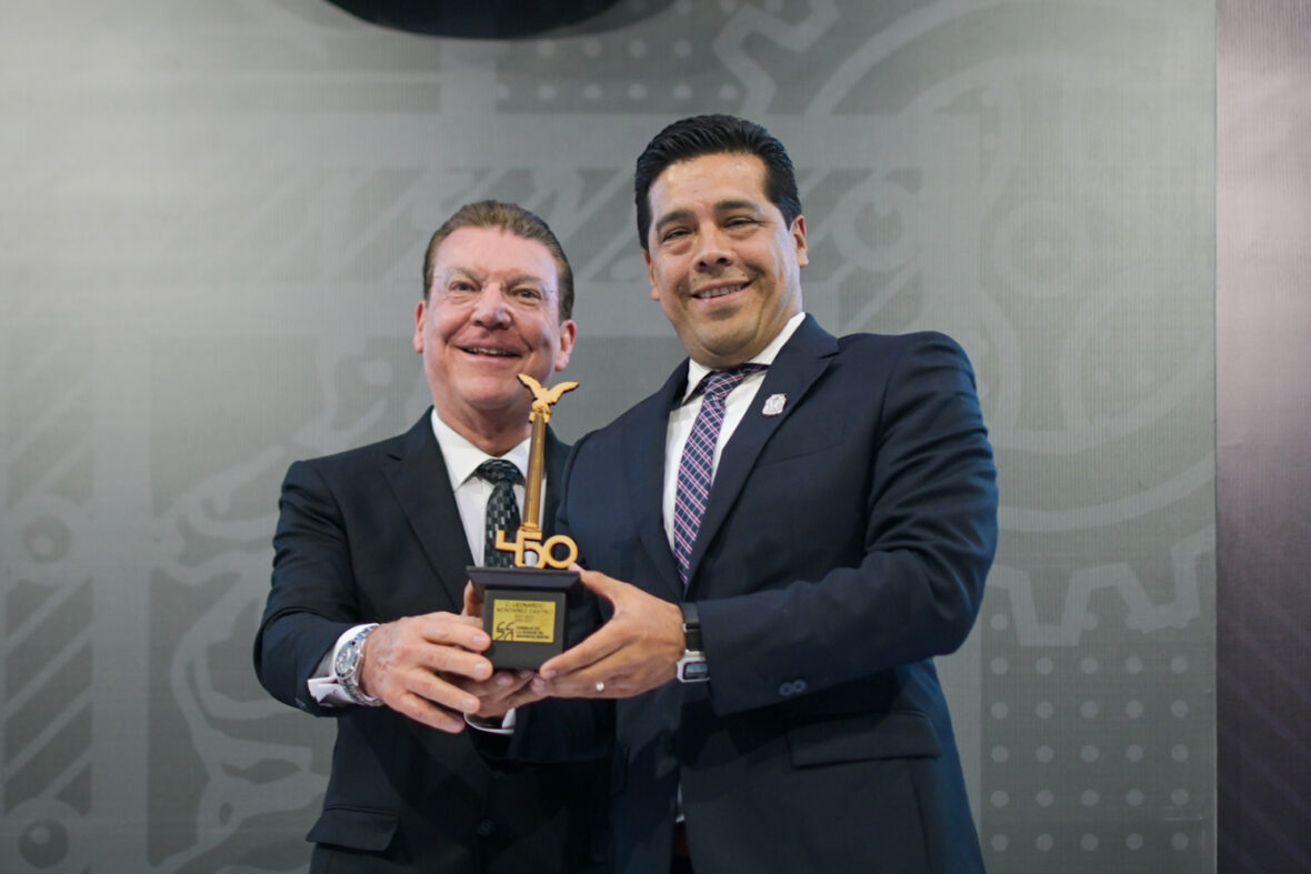 CMC 3915 scaled MUNICIPIO RINDE HOMENAJE A EX PRESIDENTES MUNICIPALES CON EL RECONOCIMIENTO «LEGADO MUNICIPAL