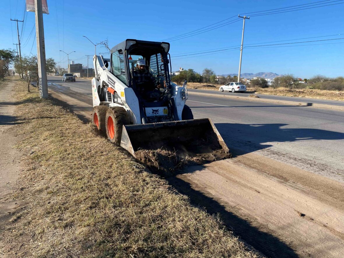 IMG 0016 scaled 1 scaled REALIZA MUNICIPIO MEGA OPERATIVO DE LIMPIEZA EN AVENIDA CONSTITUCIÓN