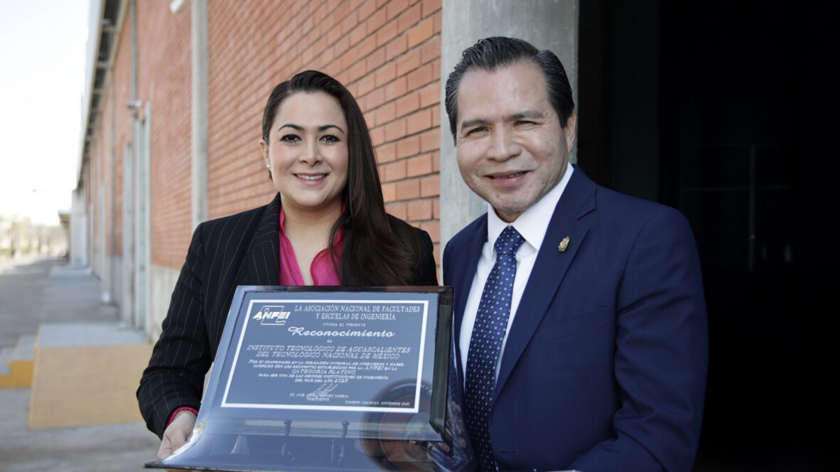 IMG 2013.JPG scaled TERE JIMÉNEZ DEFINE LA RUTA PARA FORTALECER BACHILLERATOS Y UNIVERSIDADES EN 2026