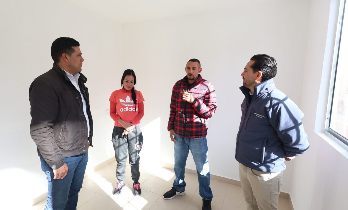 IMG 5932.JPG scaled 1 scaled LEO MONTAÑEZ ENTREGA CUARTOS ADICIONALES A FAMILIAS DEL ORIENTE DE LA CIUDAD