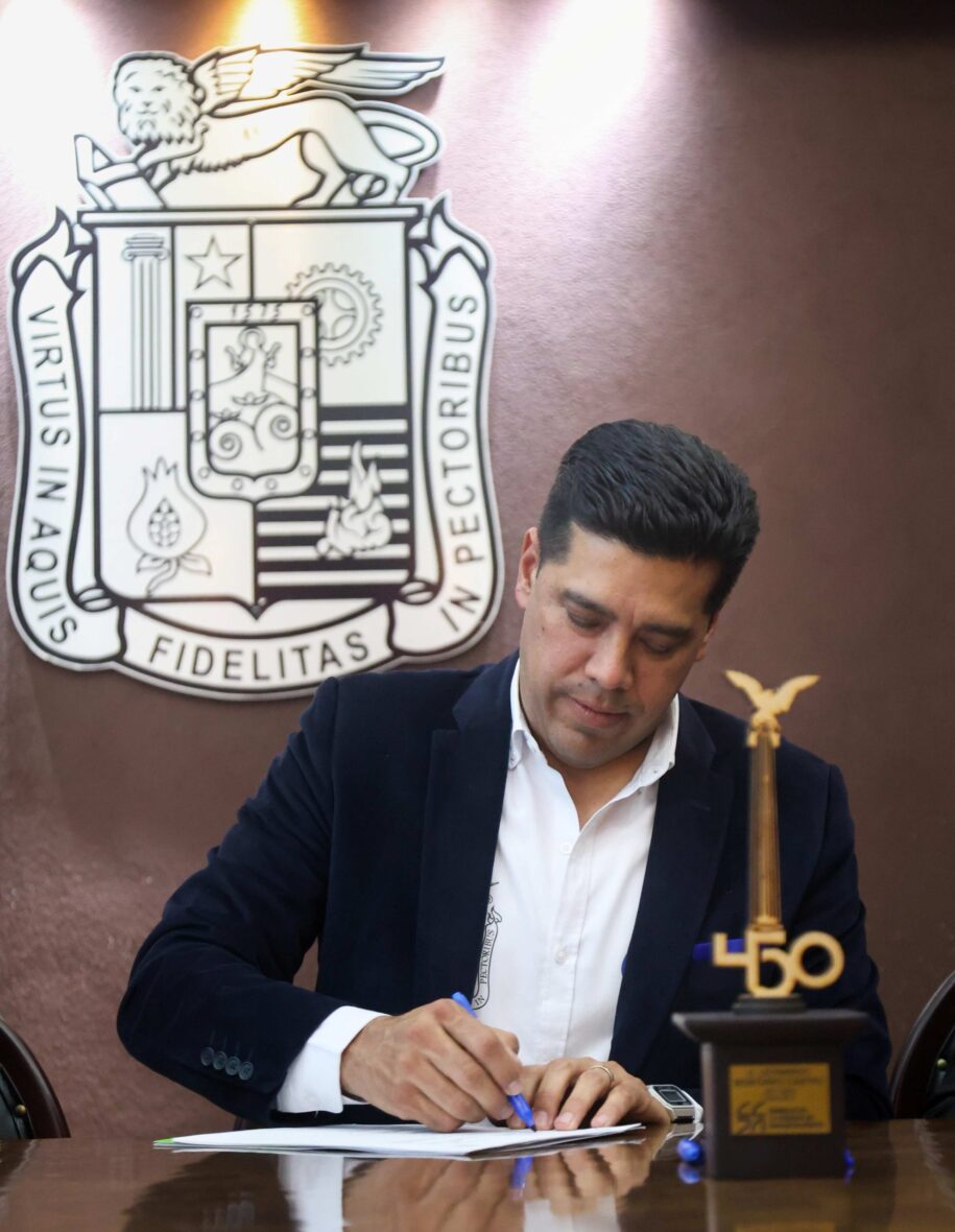 IMG 8233 scaled 1 scaled FIRMA LEO MONTAÑEZ CONVENIO CON UNIVERSIDAD PANAMERICANA EN BENEFICIO DEL DESARROLLO ACADÉMICO Y PROFESIONAL