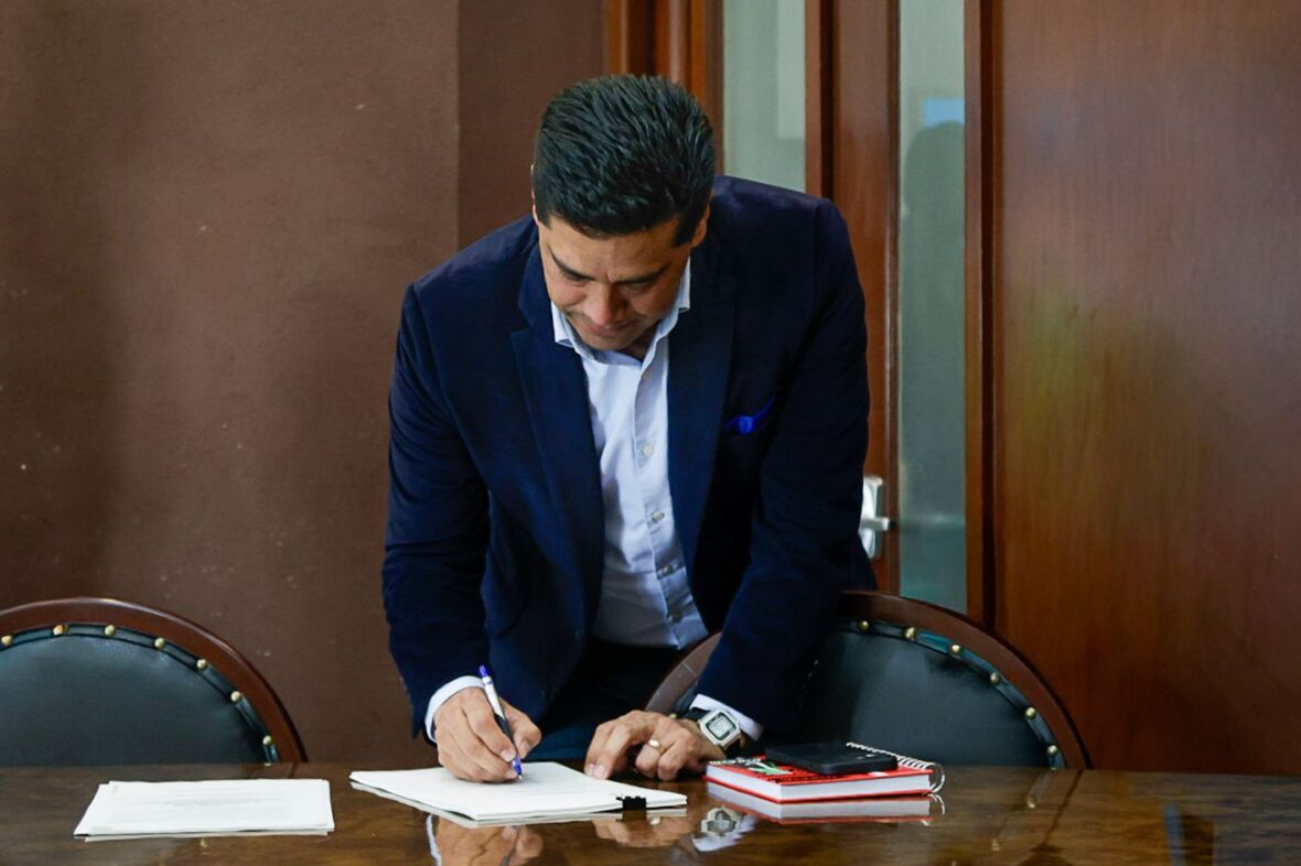 MG 1113 scaled FIRMAN LEO MONTAÑEZ Y NOTARIOS ESCRITURAS PARA CONSOLIDAR MEJORES ESPACIOS URBANOS Y EDUCATIVOS