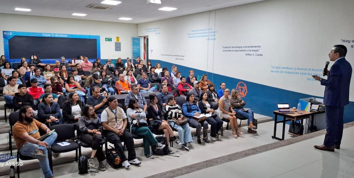 WhatsApp Image 2025 12 18 at 11.59.01 AM scaled CON CAPACITACIONES A EMPRENDEDORES Y EMPRESAS, SE FORTALECEN LOS NEGOCIOS EN AGUASCALIENTES