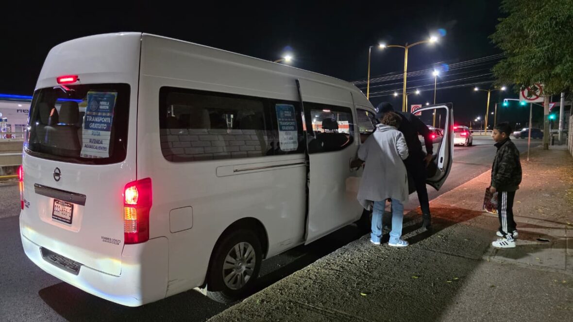 WhatsApp Image 2025 12 25 at 12.03.44 PM scaled PATRULLA NAVIDEÑA APOYA A MÁS DE 100 PERSONAS DURANTE NOCHEBUENA