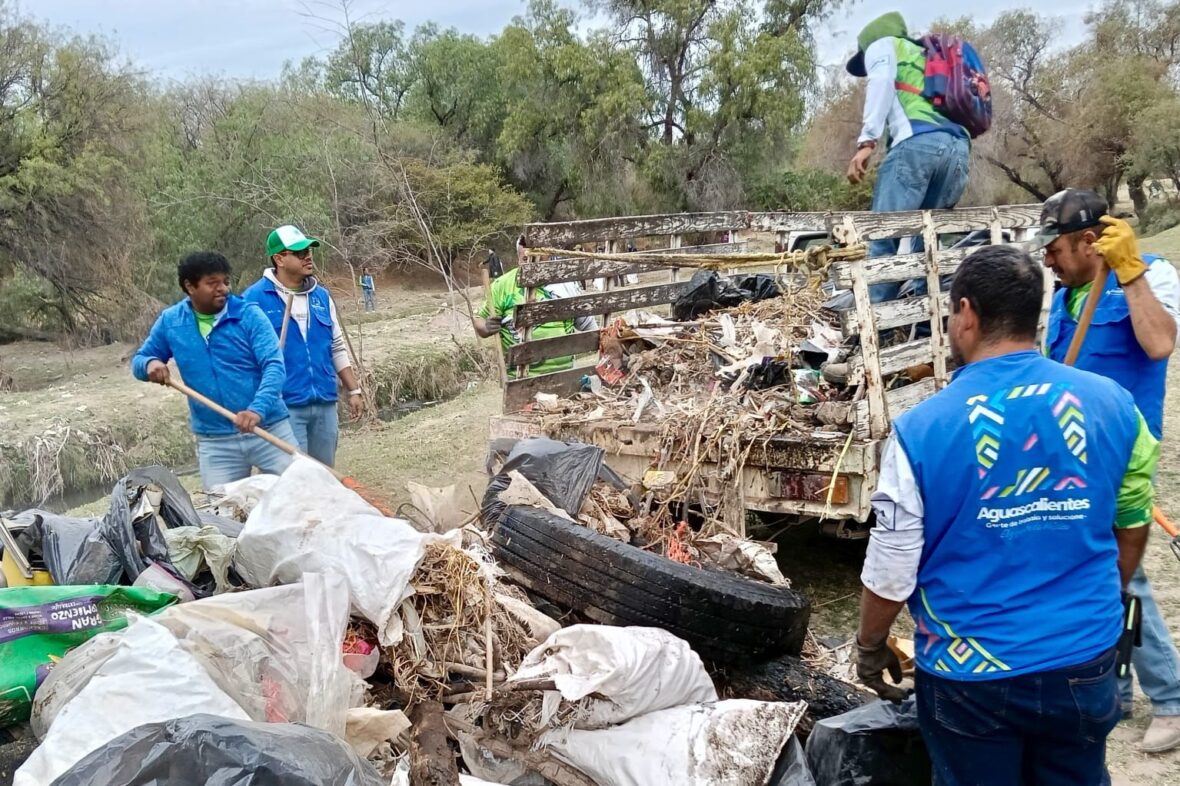 WhatsApp Image 2026 01 17 at 5.03.37 PM 2 scaled RETIRAN 40 TONELADAS DE BASURA EN JORNADA DE LIMPIEZA DEL RÍO SAN PEDRO
