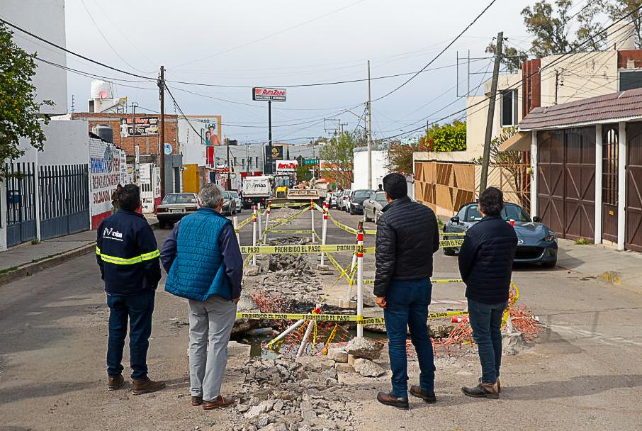 WhatsApp Image 2026 01 20 at 15.34.51 SUPERVISA LEO MONTAÑEZ OBRA DE REHABILITACIÓN SANITARIA EN EL LLANITO