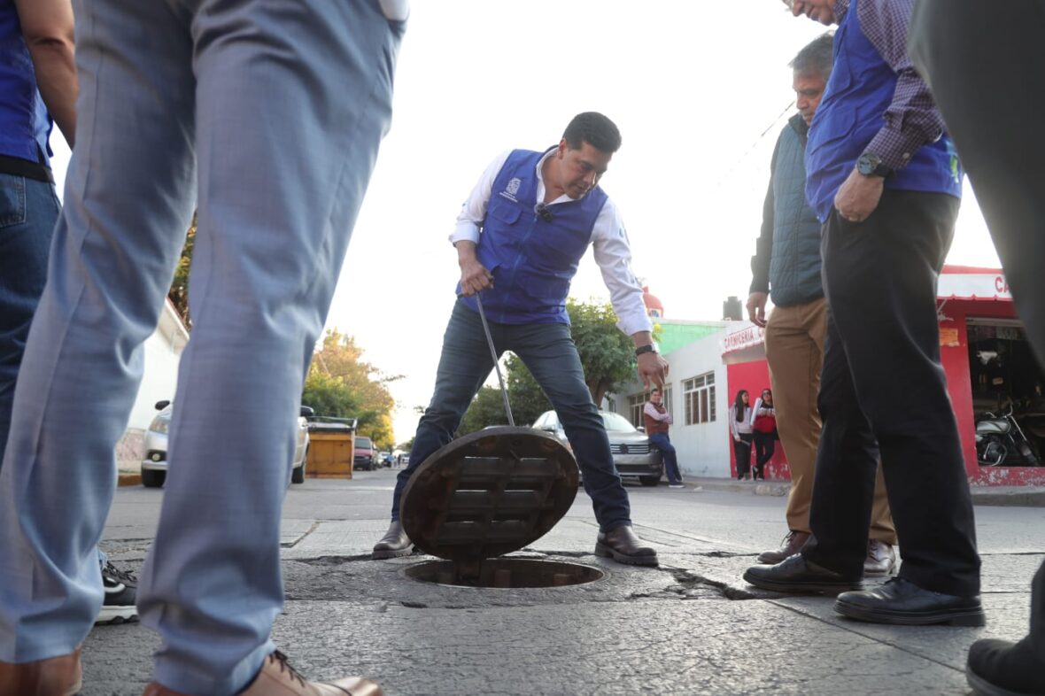 IMG 20260214 WA0027 scaled AVANZA MUNICIPIO EN LA REHABILITACIÓN Y MANTENIMIENTO DEL ALCANTARILLADO SANITARIO EN EL FRACCIONAMIENTO MÉXICO