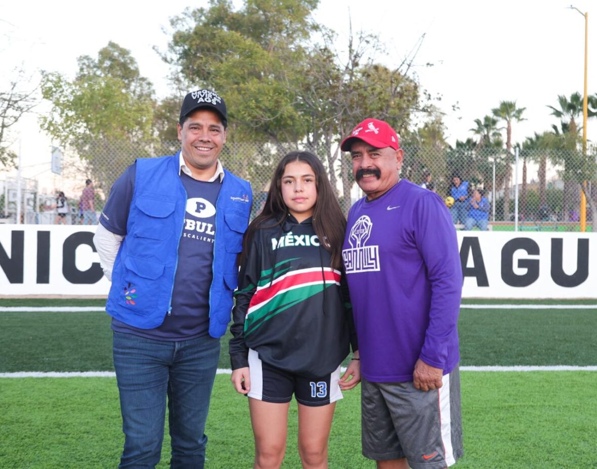 IMG 20260217 WA0060 scaled ENTREGA LEO MONTAÑEZ CANCHA DE TOCHITO BANDERA EN EL PARQUE VISTAS DEL SOL