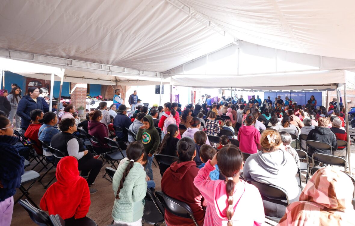 MGL0536 scaled 1 scaled ENTREGA DIF MUNICIPAL JUGUETES Y ROPA A NIÑAS Y NIÑOS DE PEÑUELAS