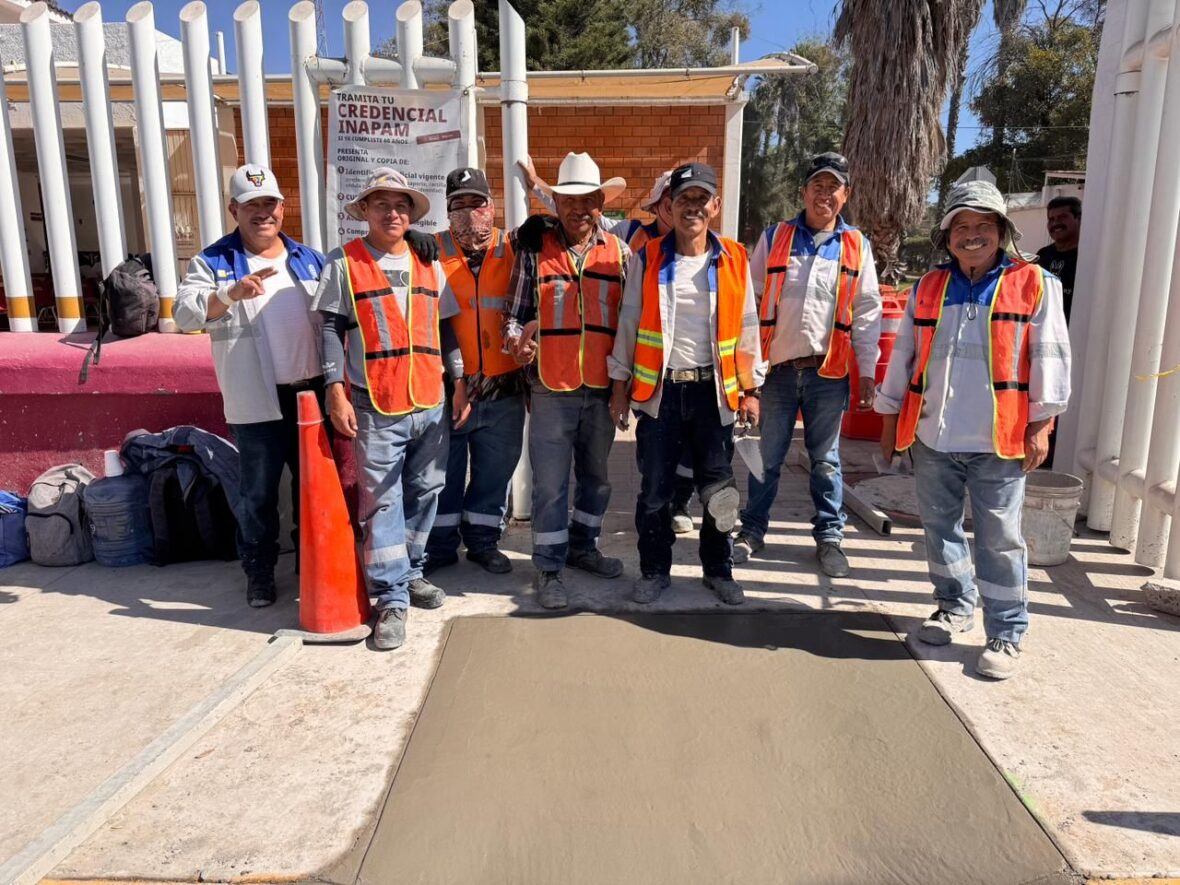 WhatsApp Image 2026 01 08 at 1.31.44 PM scaled INTENSIFICA MUNICIPIO DE AGUASCALIENTES ATENCIÓN A REPORTES DE MANTENIMIENTO VIAL EN DIVERSAS ZONAS DE LA CIUDAD