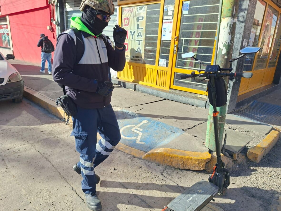 WhatsApp Image 2026 01 26 at 10.13.44 scaled REFUERZA POLICÍA VIAL ACCIONES DE PROXIMIDAD CON USUARIOS DE PATINES ELÉCTRICOS