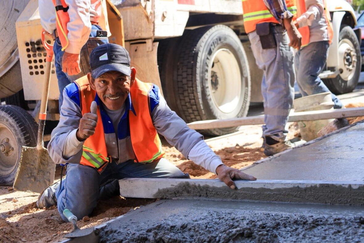 WhatsApp Image 2026 02 05 at 2.16.50 PM 2 scaled INTENSIFICA MUNICIPIO TRABAJOS DE REHABILITACIÓN Y CONSTRUCCIÓN DE BANQUETAS, GUARNICIONES Y RAMPAS