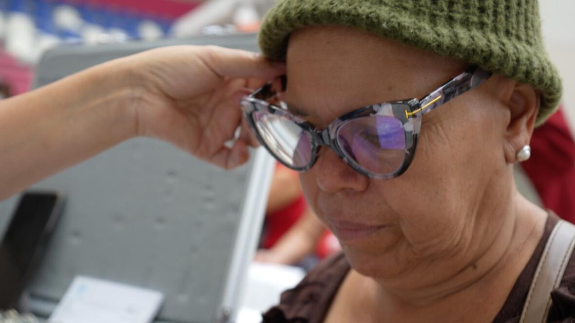 WhatsApp Image 2026 02 06 at 12.01.26 scaled CON APARATOS AUDITIVOS, PRÓTESIS, LENTES, SILLAS DE RUEDAS, ENTRE OTROS; MÁS DE 15 MIL PERSONAS HAN MEJORADO SU AUTONOMÍA EN AGUASCALIENTES