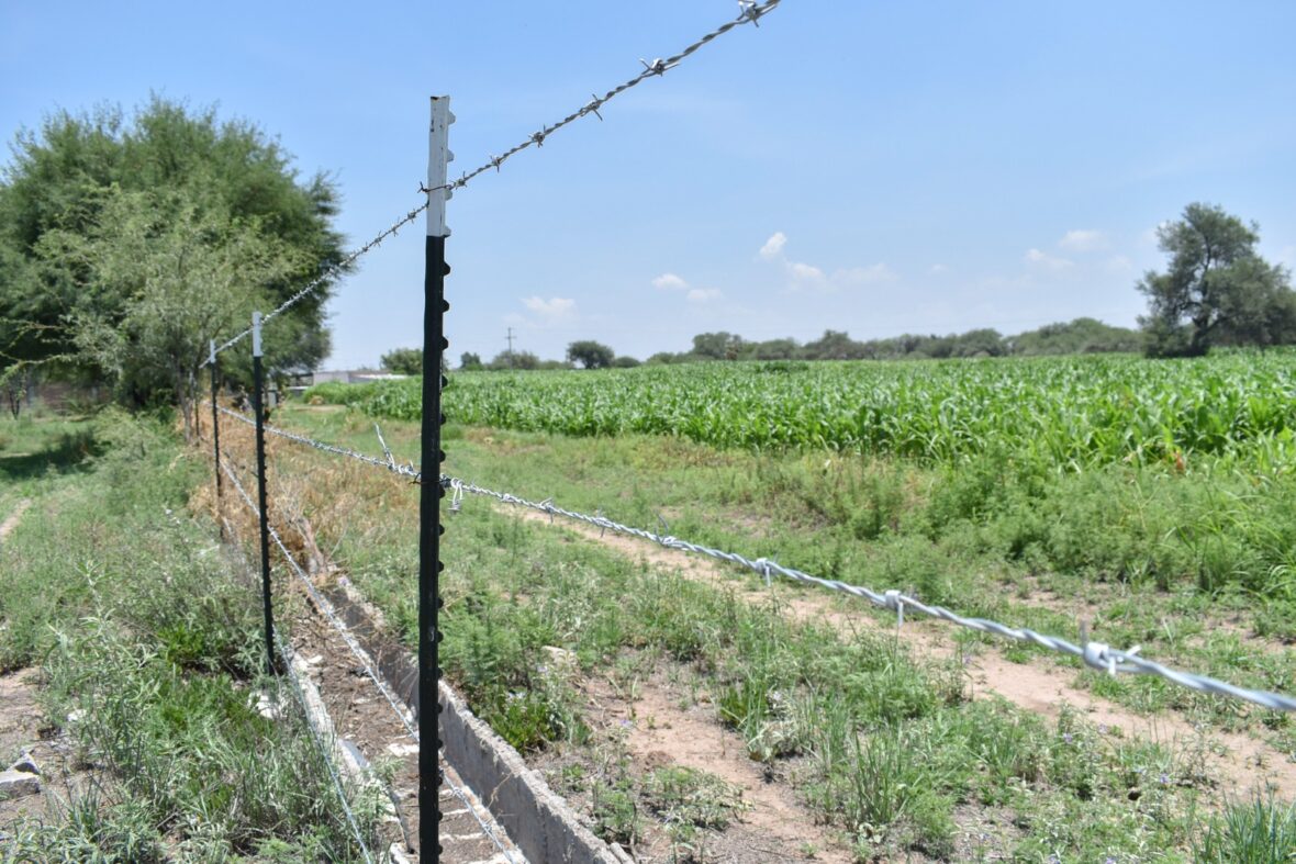 WhatsApp Image 2026 02 09 at 15.36.41 scaled APOYAN A PEQUEÑOS PRODUCTORES CON CERCOS PERIMETRALES, CISTERNAS, MOTOBOMBAS Y MÁS