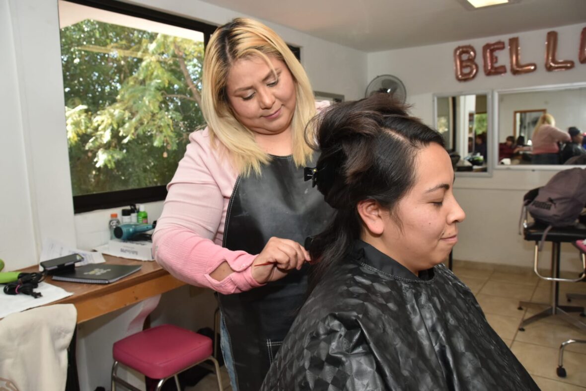 WhatsApp Image 2026 02 18 at 3.13.06 PM 1 scaled NUEVOS COMIENZOS, TALLERES QUE CAMBIAN VIDAS: CONOCE LA HISTORIA DE ANAYELI