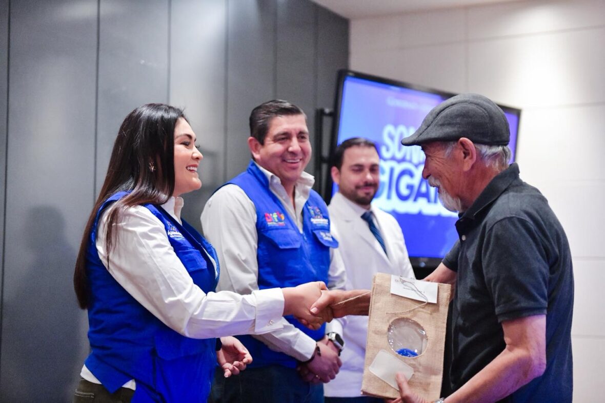 202 scaled VOLVER A SONREÍR: DIF ESTATAL ENTREGA PRÓTESIS DENTALES A ADULTOS MAYORES