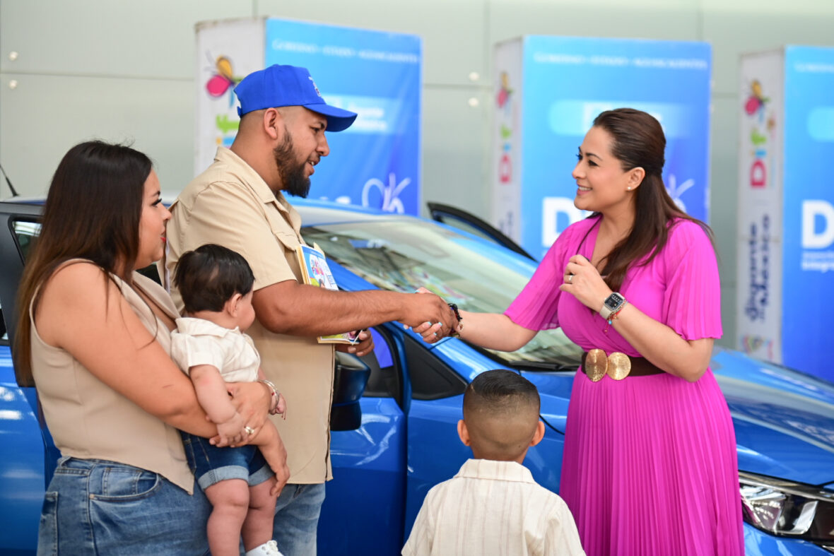 3 scaled TERE JIMÉNEZ ENTREGA AUTOS A GANADORES DEL SORTEO DEL DÍA DE LA FAMILIA
