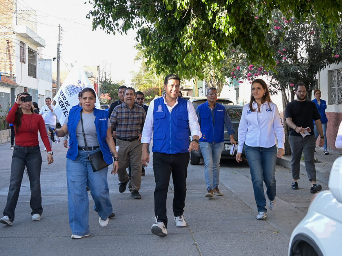 CMC 2714 scaled SE REÚNE LEO MONTAÑEZ CON VECINOS DE LA INSURGENTES PARA ATENDER SUS INQUIETUDES