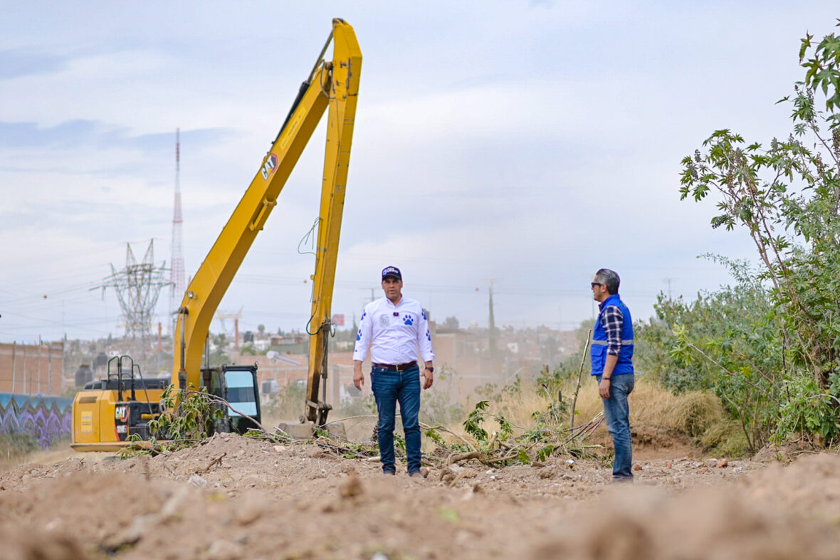 CMC 9317 scaled SUPERVISA LEO MONTAÑEZ TRABAJOS DE LIMPIEZA EN EL ARROYO DE LOS ARELLANO PARA PREVENIR RIESGOS EN TEMPORADA DE LLUVIAS