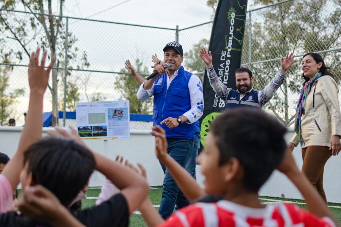CMC 9709 scaled ENTREGA LEO MONTAÑEZ REHABILITACIÓN DE CANCHA DE FÚTBOL 7 EN EL PARQUE AZUL
