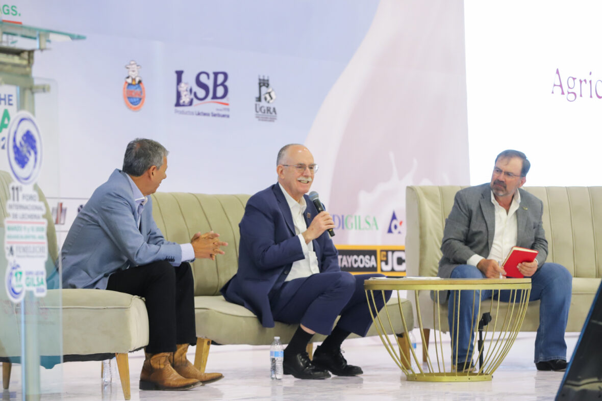 IMG 5893 1.jpg scaled EN FORO INTERNACIONAL RECONOCEN IMPULSO DE TERE JIMÉNEZ A PRODUCTORES LÁCTEOS