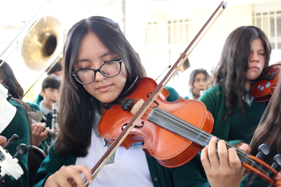 ORQUESTA IEA 2.JPG scaled MÚSICA QUE CAMBIA VIDAS: EL PROYECTO QUE MOTIVA A ESTUDIANTES EN AGUASCALIENTES
