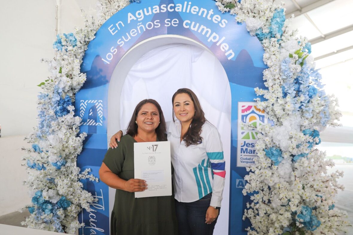 WhatsApp Image 2026 02 28 at 1.22.56 PM 5 scaled TERE JIMÉNEZ HACE REALIDAD EL SUEÑO DE 150 FAMILIAS: DESPUÉS DE 20 AÑOS HOY RECIBIERON SUS ESCRITURAS